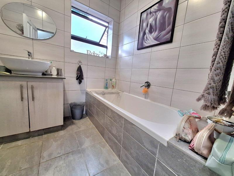2 Bedroom Property for Sale in Bergsig Western Cape
